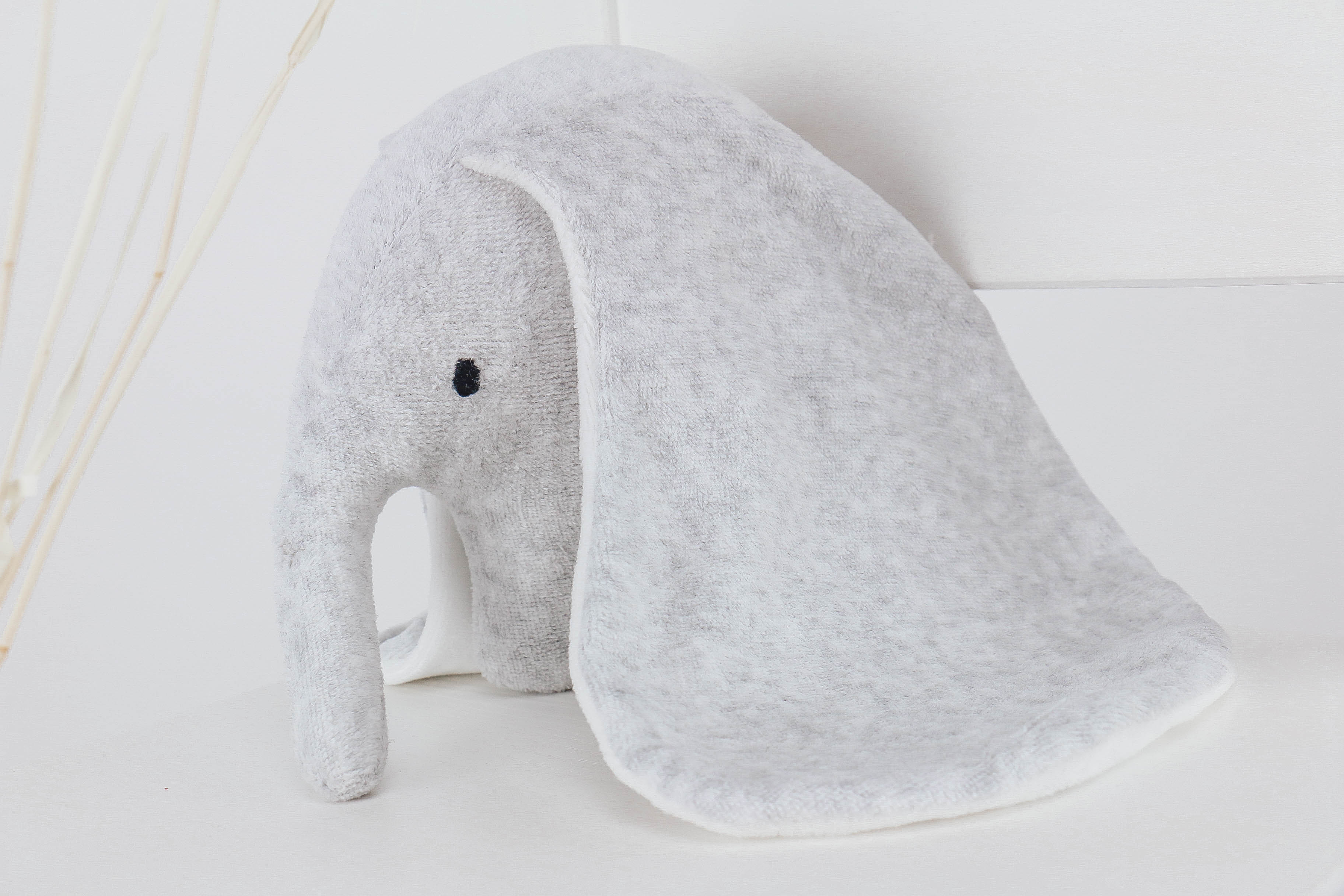 Kuscheltier Elefant "Dumbo" mit besticktem Ohr