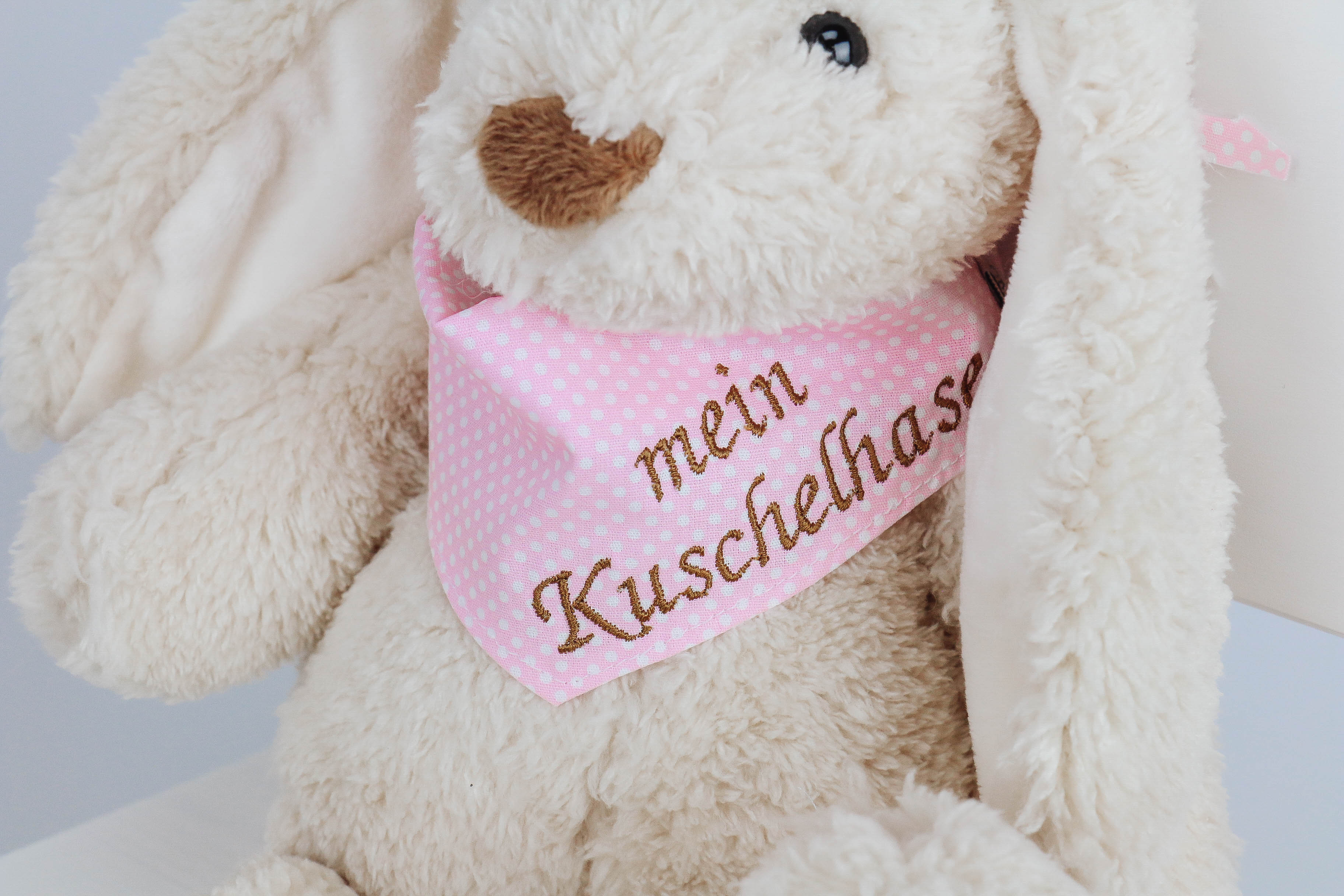 Kuscheltier Hase natur mit besticktem Halstuch